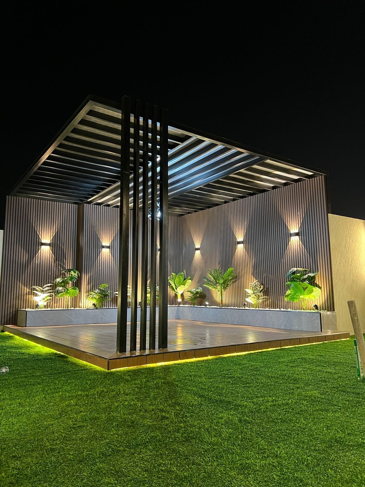 Emirates Hills Pergola & Garden